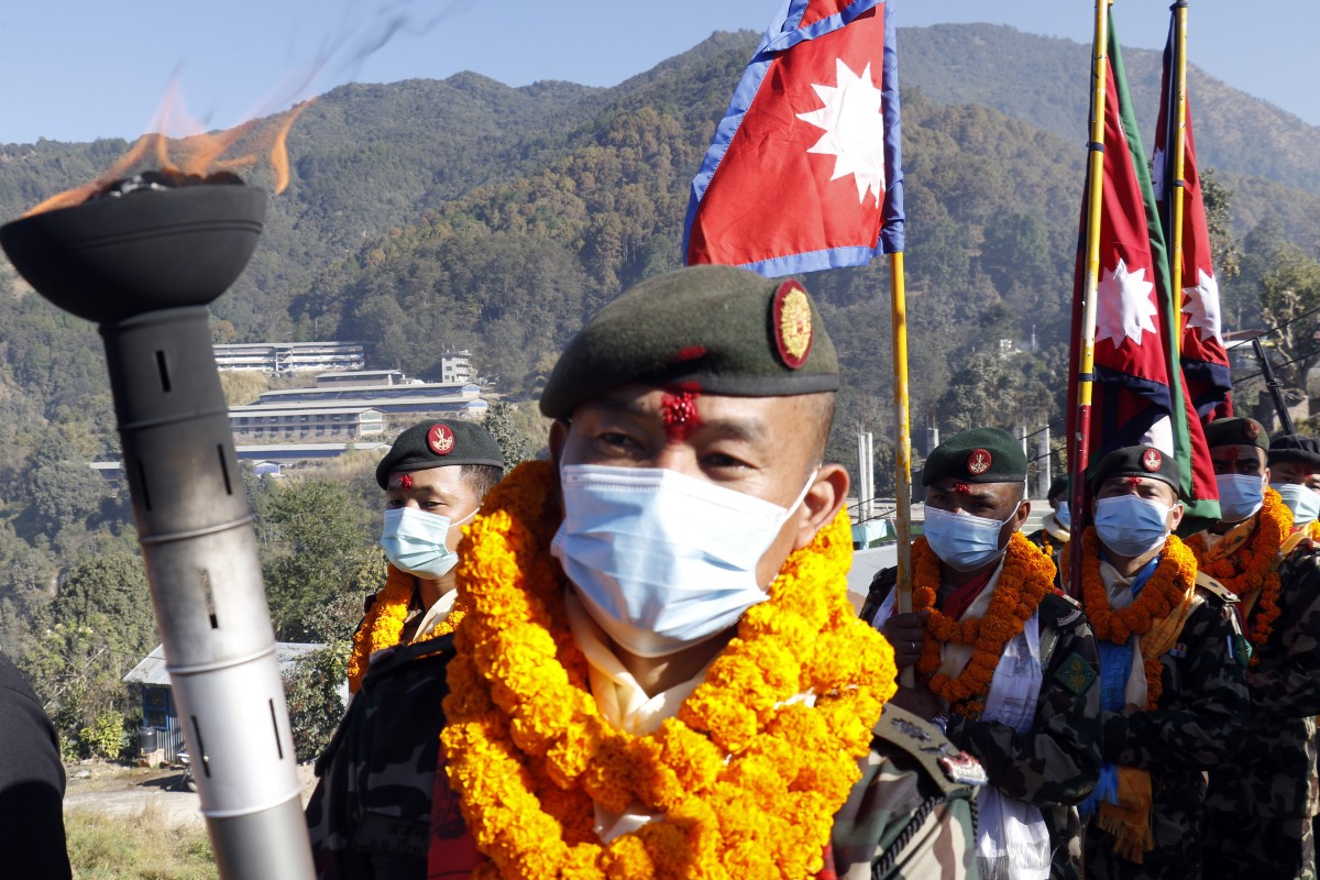 बाजागाँजासहित पदयात्रामा सहभागी नेपाली सेनाका टोली