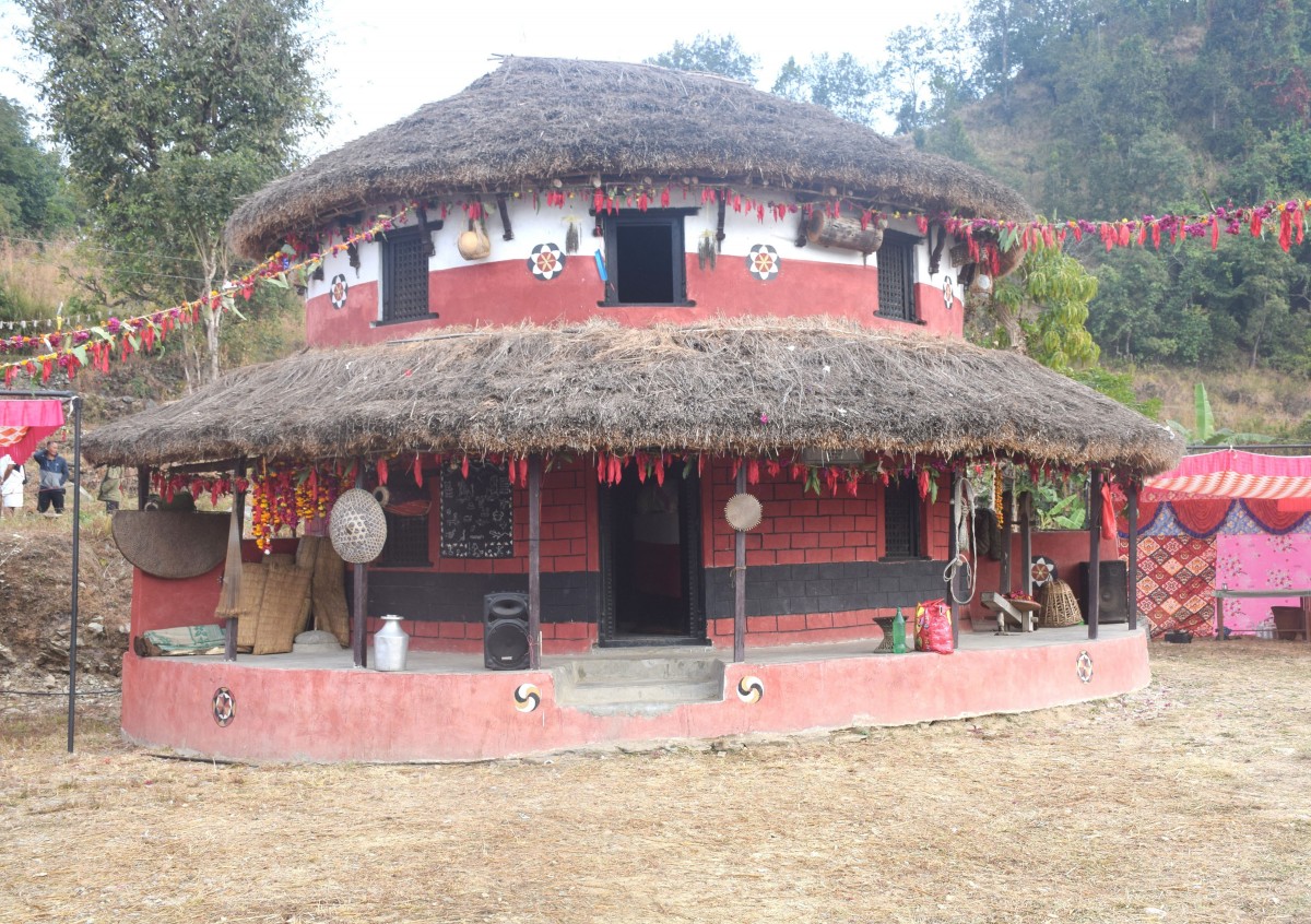 घुमाउने घरमा दुरा सङ्ग्रहालय