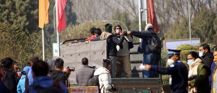 महिनौँदेखि मलेसियामा अलपत्र अवस्थामा रहेका नेपालीको शव निगमको जहाजमा ल्याइयो