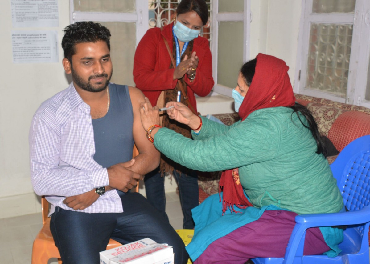 कोरोना खोप लगाएका भन्छन् : सुरक्षित छ, ढुक्क भएर लगाउनुहोस्