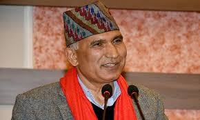 विष्णु पौडेल सवार गाडीमाथि ढुंगा प्रहार  