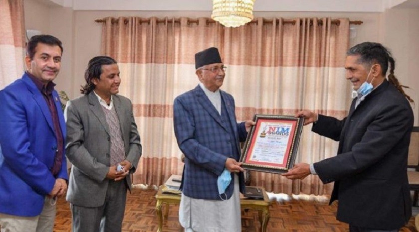 प्रधानमन्त्री केपी शर्मा ओलीले रचना गरेको गीत ‘स्वदेशमै रोजगारी’ पीम नेपालको ‘चौथो राष्ट्रिय समावेशी म्युजिक अवार्ड २०२१’ मा उत्कृष्ट 