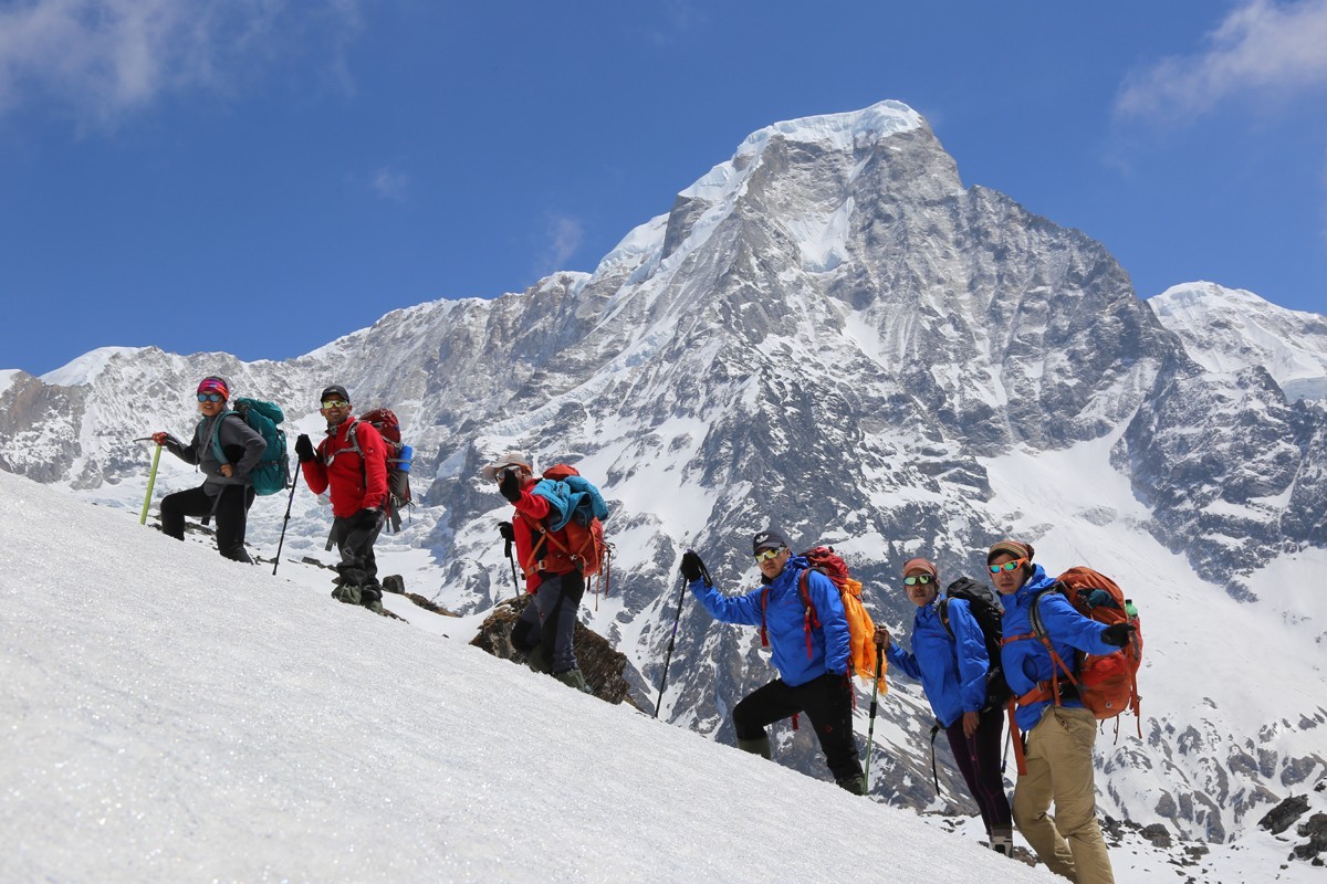  सन् २०२१ को वसन्त ऋतुमा हिमाल आरोहणका लागि ३५ जनाले अनुमति (परमिट) लिए