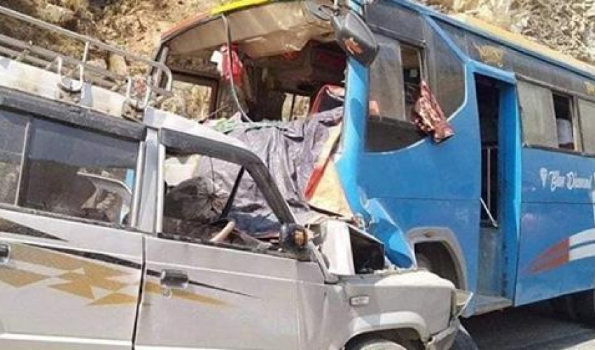 कैलालीमा बस र जिप ठक्कर, २७ जना घाइते