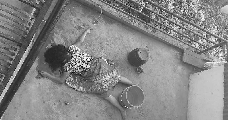 आफ्नै  घरको छतबाट हाम फाल्दा मृत्यु