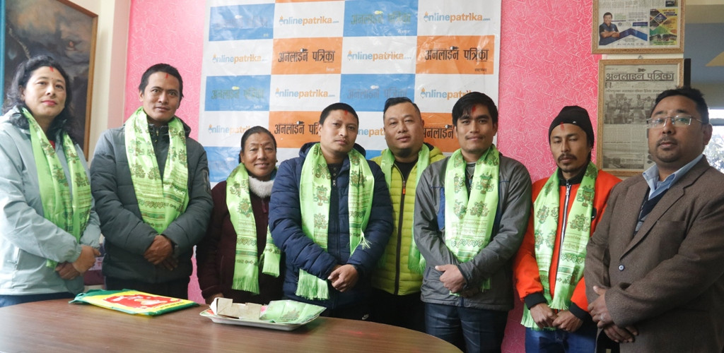 अनलाइन पत्रिका मिडिया हाउसमा फोनिजको नयाँ कार्यसमितिलाई स्वागत : बधाईसहित खादा र लड्डुको स्वाद