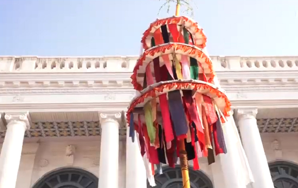 वसन्तपुरमा चीर ठड्याइयो, शुरु भयो होली
